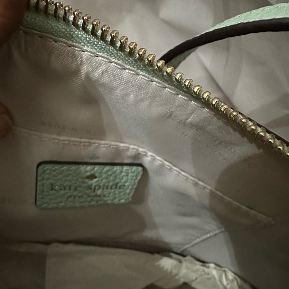NWT Kate Spade Hanna crossbody
Has adjustable strap
Pebbled leather
mint green - Picture 6 of 7